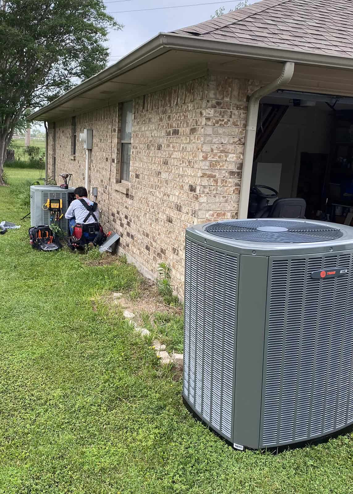 Installing a heat pump at a home in Heartland